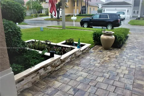 1173 NW 184th Terrace Pembroke Pines FL 33029