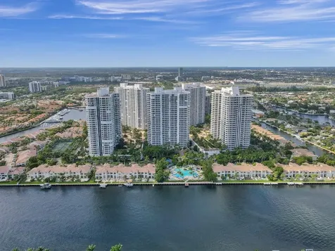 21055 Yacht Club Drive Aventura FL 33180