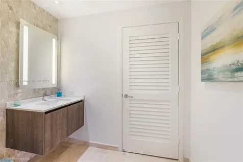 88 SW 7th Street Miami FL 33130