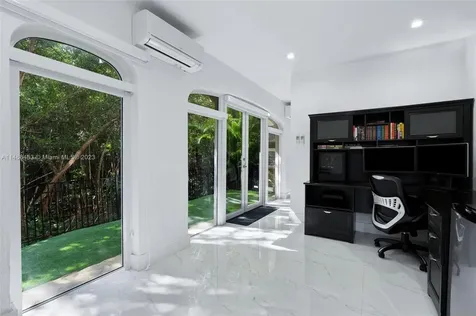 6145 Paradise Point Drive Palmetto Bay FL 33157