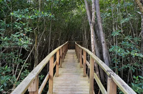 6145 Paradise Point Drive Palmetto Bay FL 33157