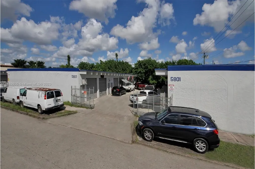 5801-5807 Dawson Street Hollywood FL 33023
