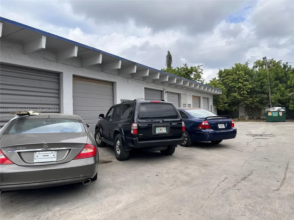 5801-5807 Dawson Street Hollywood FL 33023