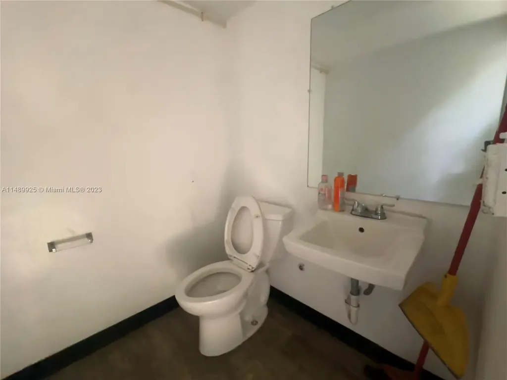 5801-5807 Dawson Street Hollywood FL 33023