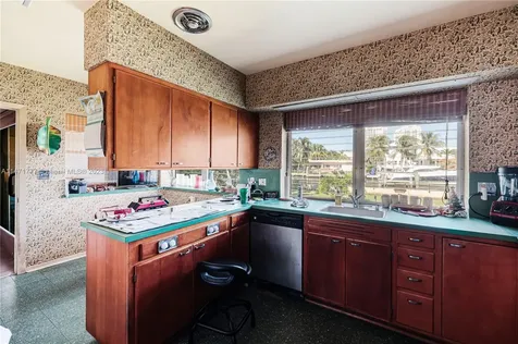 1075 Belle Meade Island Drive Miami FL 33138