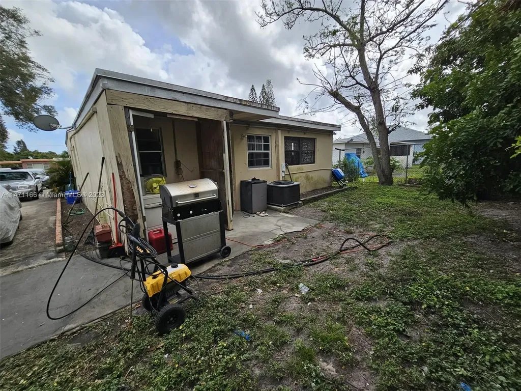 1817 NW 25th Avenue Fort Lauderdale FL 33311