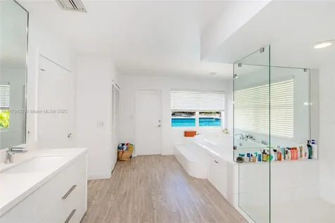 654 Hampton Lane Key Biscayne FL 33149