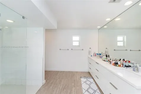 654 Hampton Lane Key Biscayne FL 33149