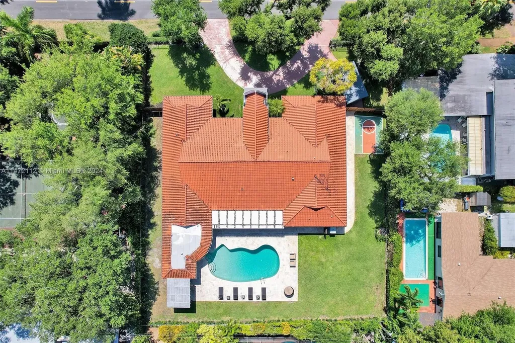 19105 NE 21st Avenue North Miami Beach FL 33179