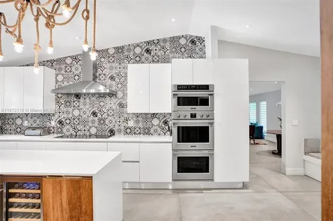 19105 NE 21st Avenue North Miami Beach FL 33179