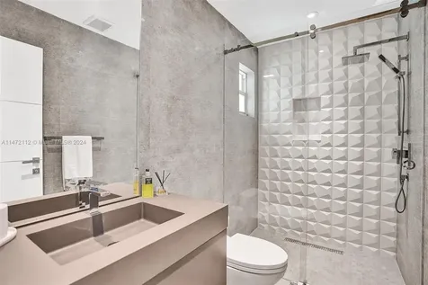 19105 NE 21st Avenue North Miami Beach FL 33179