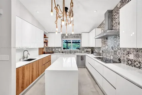 19105 NE 21st Avenue North Miami Beach FL 33179