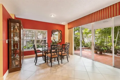 6859 SW 89th Terrace Pinecrest FL 33156