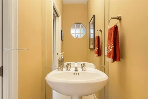 6859 SW 89th Terrace Pinecrest FL 33156