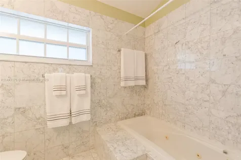 6859 SW 89th Terrace Pinecrest FL 33156