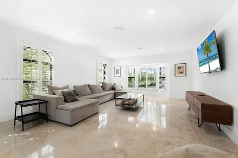 119 Holiday Drive Hallandale Beach FL 33009