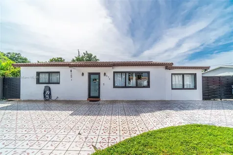 674 W 44th Place Hialeah FL 33012