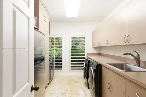 7722 Ponce De Leon Road Miami FL 33143