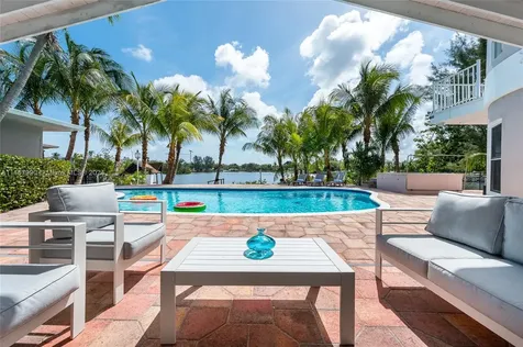 2500 NE 199th Street Miami FL 33180