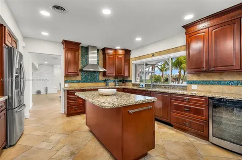 2500 NE 199th Street Miami FL 33180