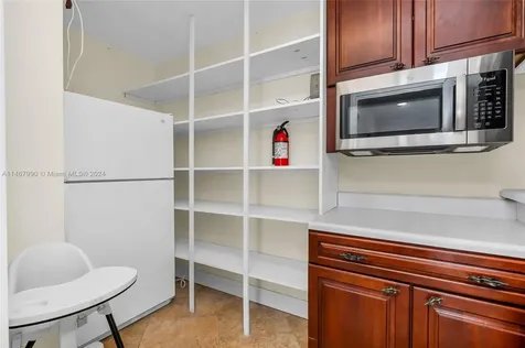 2500 NE 199th Street Miami FL 33180