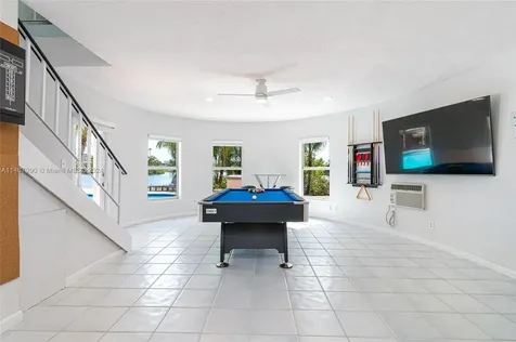 2500 NE 199th Street Miami FL 33180