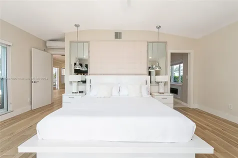 2500 NE 199th Street Miami FL 33180