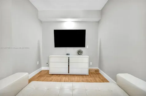 2500 NE 199th Street Miami FL 33180