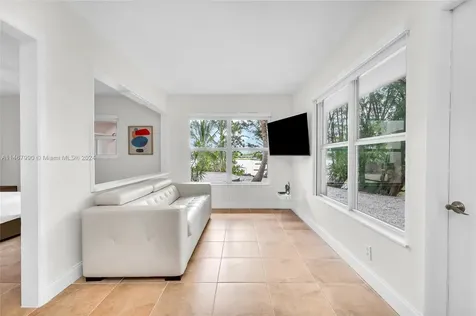 2500 NE 199th Street Miami FL 33180