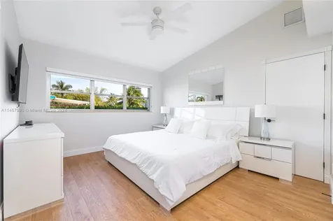 2500 NE 199th Street Miami FL 33180