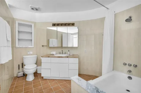 2500 NE 199th Street Miami FL 33180