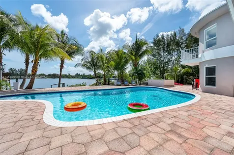 2500 NE 199th Street Miami FL 33180