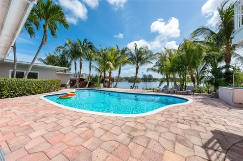 2500 NE 199th Street Miami FL 33180