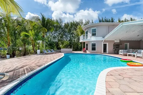 2500 NE 199th Street Miami FL 33180
