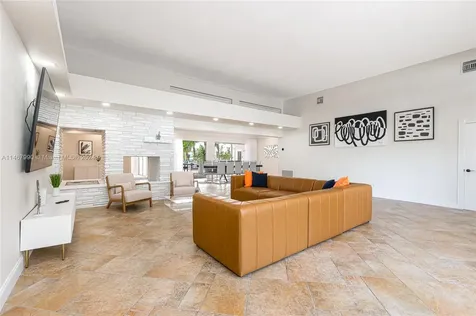 2500 NE 199th Street Miami FL 33180