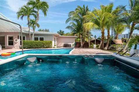 2500 NE 199th Street Miami FL 33180