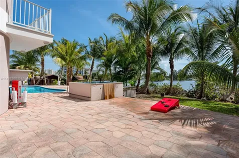 2500 NE 199th Street Miami FL 33180