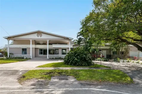 2500 NE 199th Street Miami FL 33180