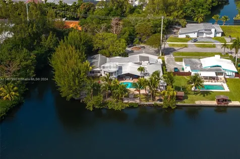 2500 NE 199th Street Miami FL 33180