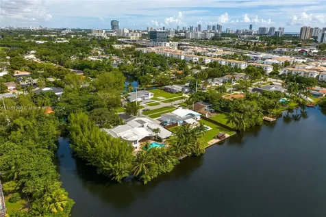 2500 NE 199th Street Miami FL 33180
