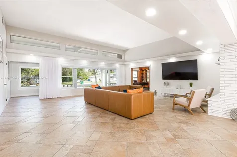2500 NE 199th Street Miami FL 33180