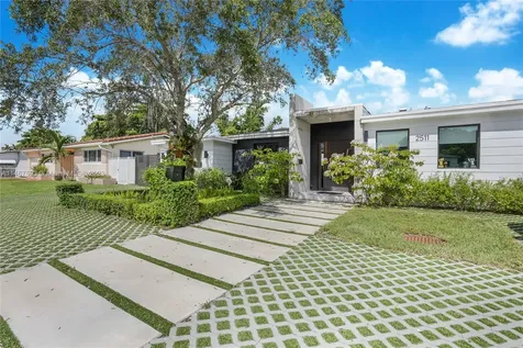 2511 NE 209th Terrace Miami FL 33180