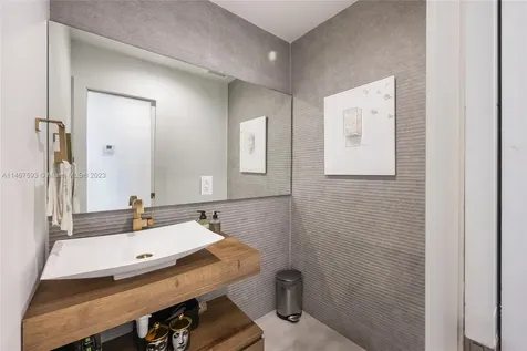 2511 NE 209th Terrace Miami FL 33180