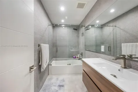 2511 NE 209th Terrace Miami FL 33180