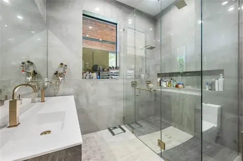 2511 NE 209th Terrace Miami FL 33180