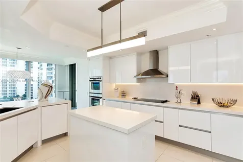 21200 Point Place Aventura FL 33180