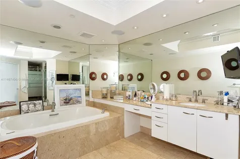 21200 Point Place Aventura FL 33180
