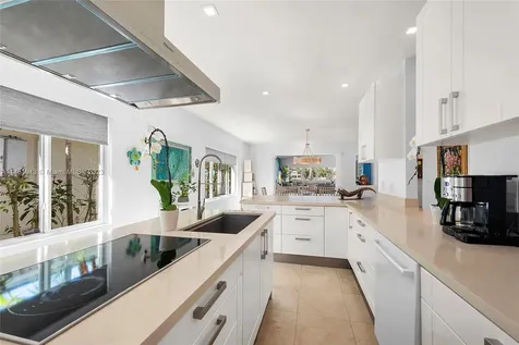 8834 Hawthorne Avenue Surfside FL 33154