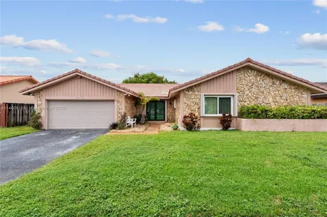 20118 NW 62nd Avenue Hialeah FL 33015