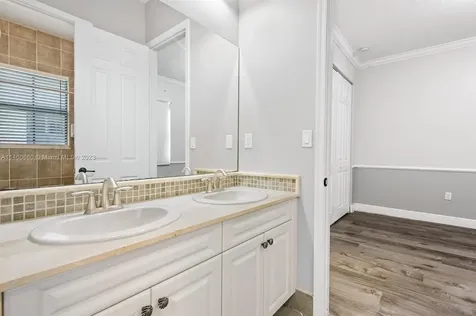 3190 NW 84th Way Cooper City FL 33024